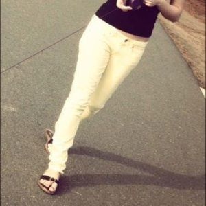 American Eagle Pale Yellow Skinny Jeans Size 6